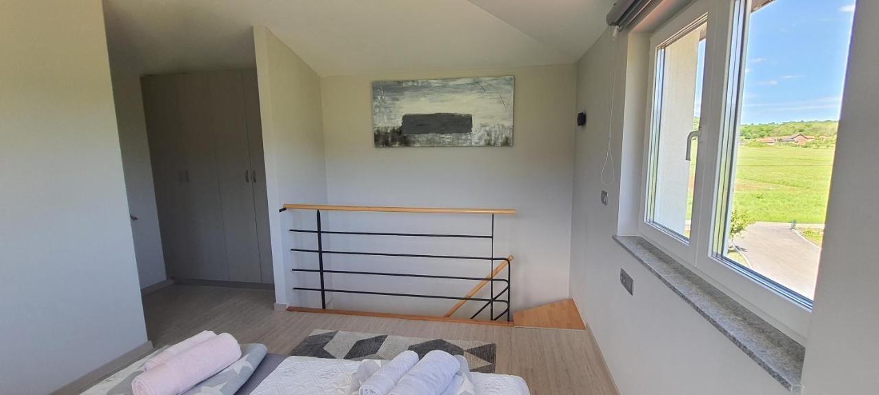 Apartmani Fenestra Tesla I Faust Otocsán Kültér fotó